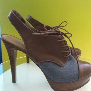 Nine West Platform Two-Tone Shoe